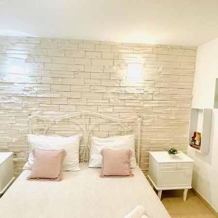 Colorful And Happy Apartment Sukosan - With Parking Luaran gambar