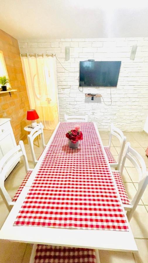 Colorful And Happy Apartment Sukosan - With Parking Luaran gambar