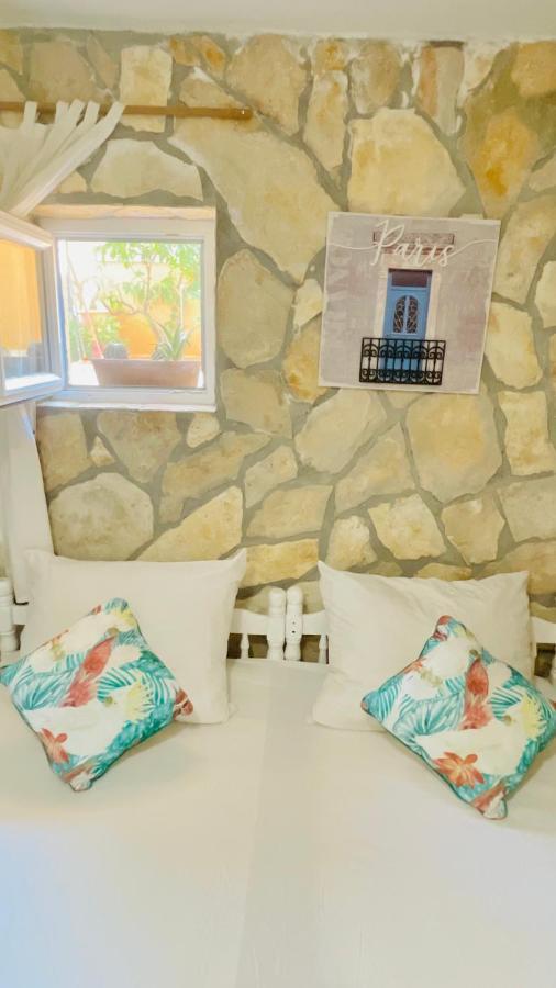 Colorful And Happy Apartment Sukosan - With Parking Luaran gambar