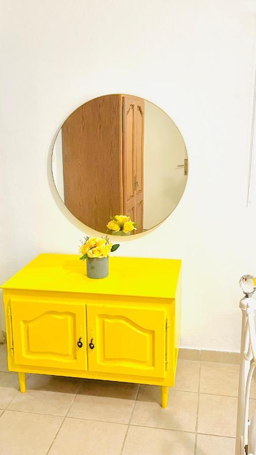 Colorful And Happy Apartment Sukosan - With Parking Luaran gambar