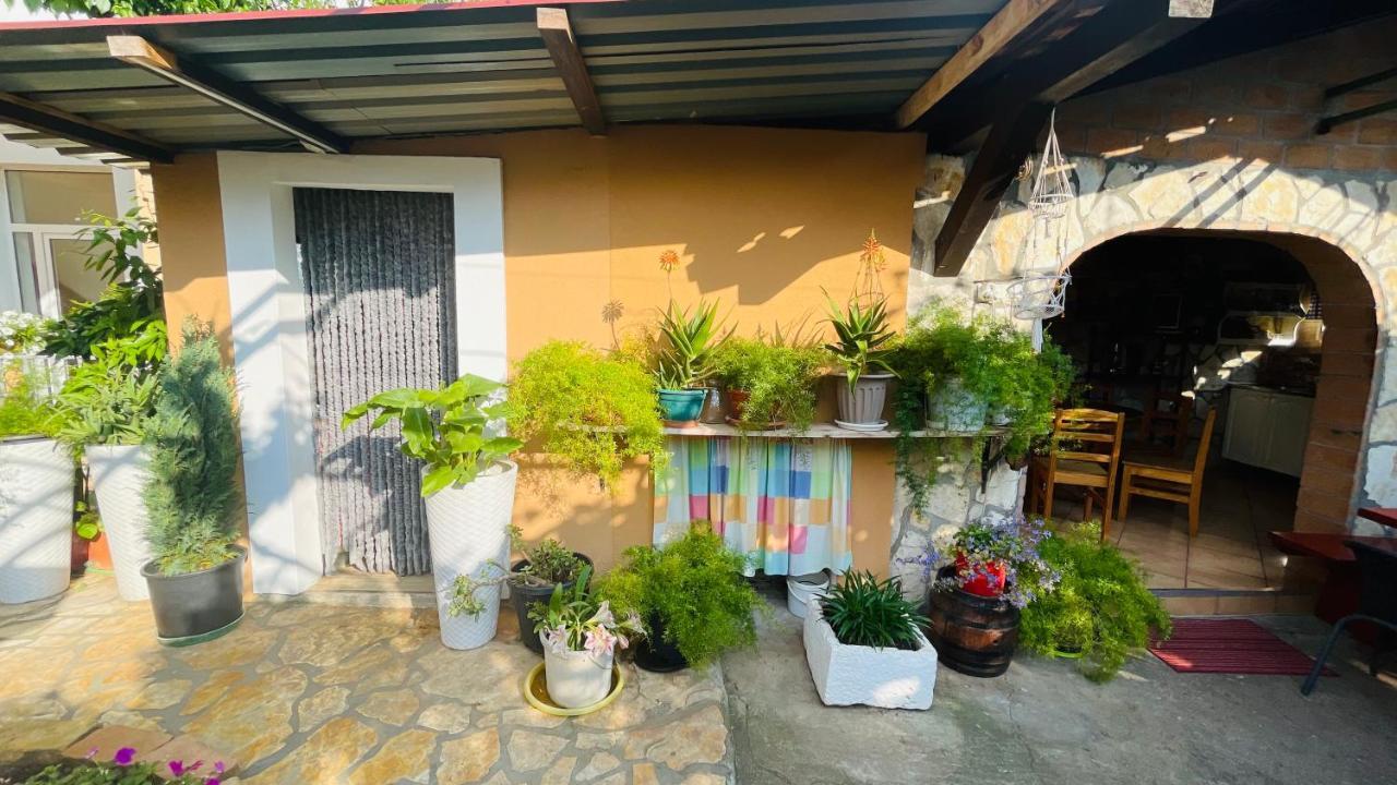 Colorful And Happy Apartment Sukosan - With Parking Luaran gambar