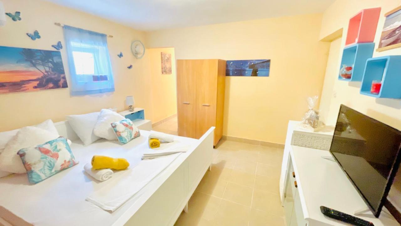 Colorful And Happy Apartment Sukosan - With Parking Luaran gambar
