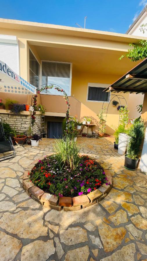 Colorful And Happy Apartment Sukosan - With Parking Luaran gambar