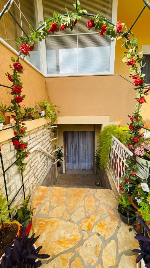 Colorful And Happy Apartment Sukosan - With Parking Luaran gambar