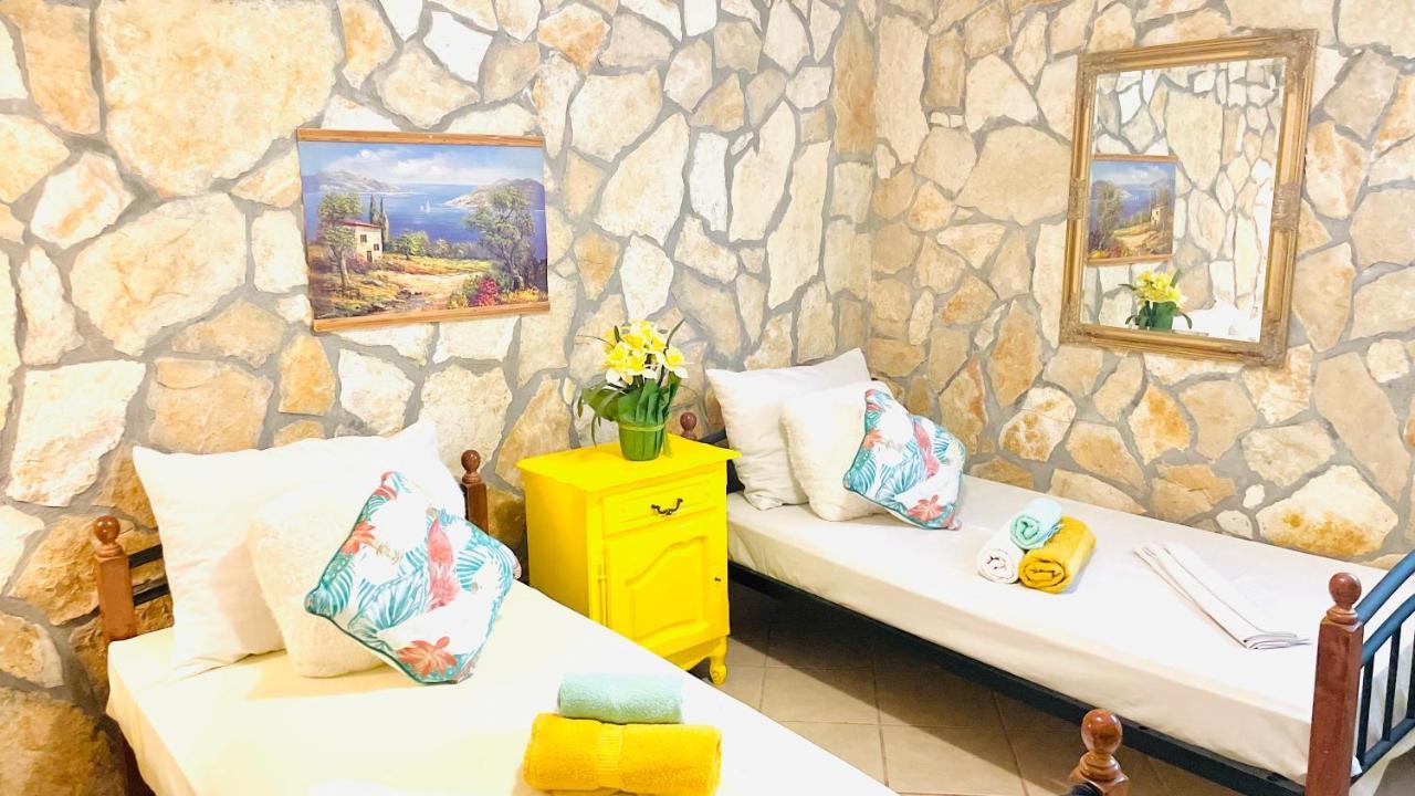 Colorful And Happy Apartment Sukosan - With Parking Luaran gambar